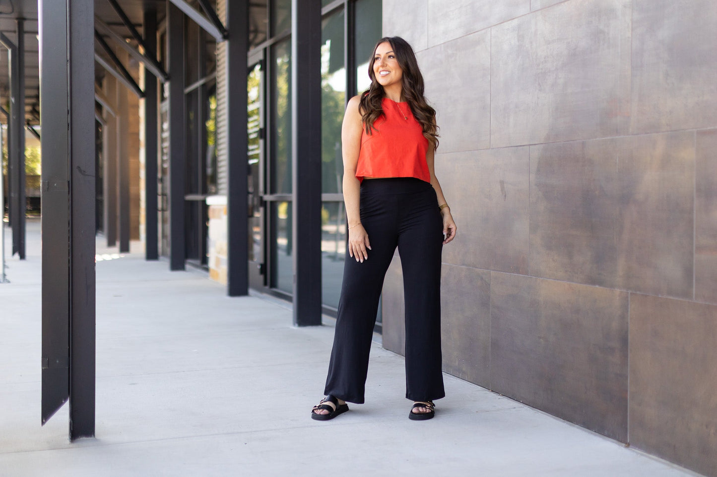 High-waisted black wide leg pants with pockets by Julia Rose, Julia Rose women’s wide leg pants lifestyle image
