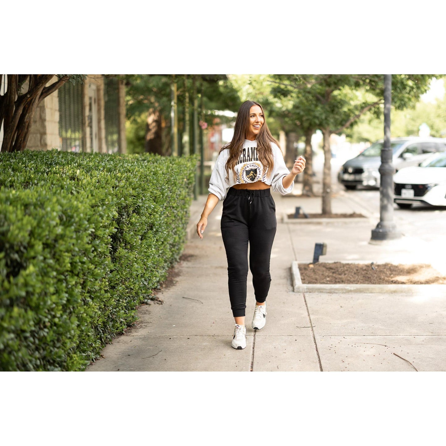 Women’s fleece-lined black joggers winter loungewear Soft black joggers with tapered leg and drawstring waist