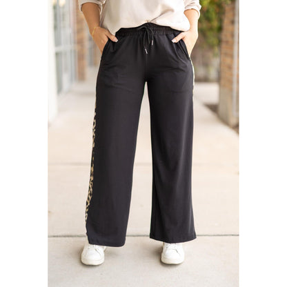Women’s buttery soft leopard panel lounge pants with pockets