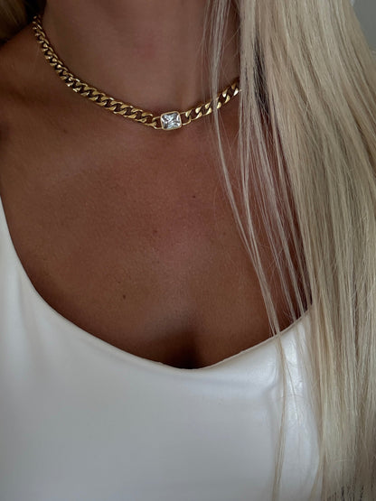 CHAIN WITH DIAMOND PENDANT NECKLACE