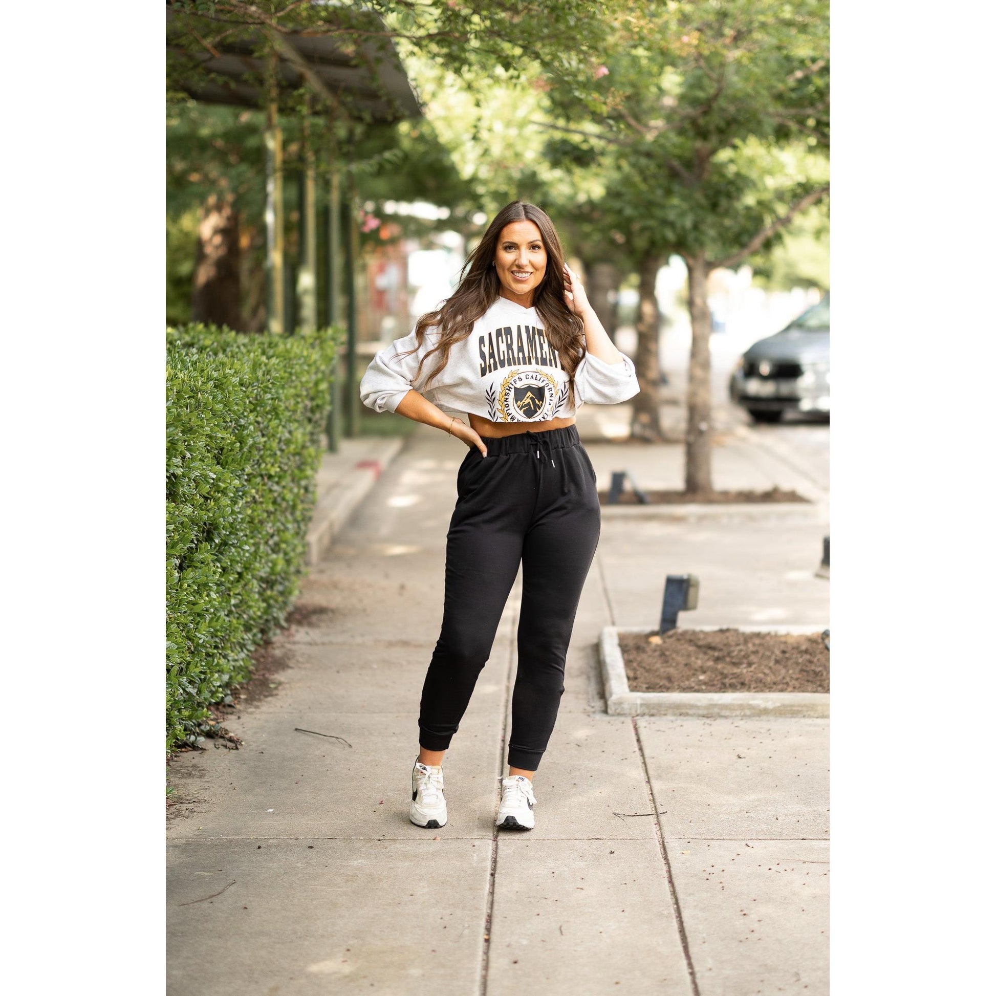 Women’s fleece-lined black joggers winter loungewear Soft black joggers with tapered leg and drawstring waist