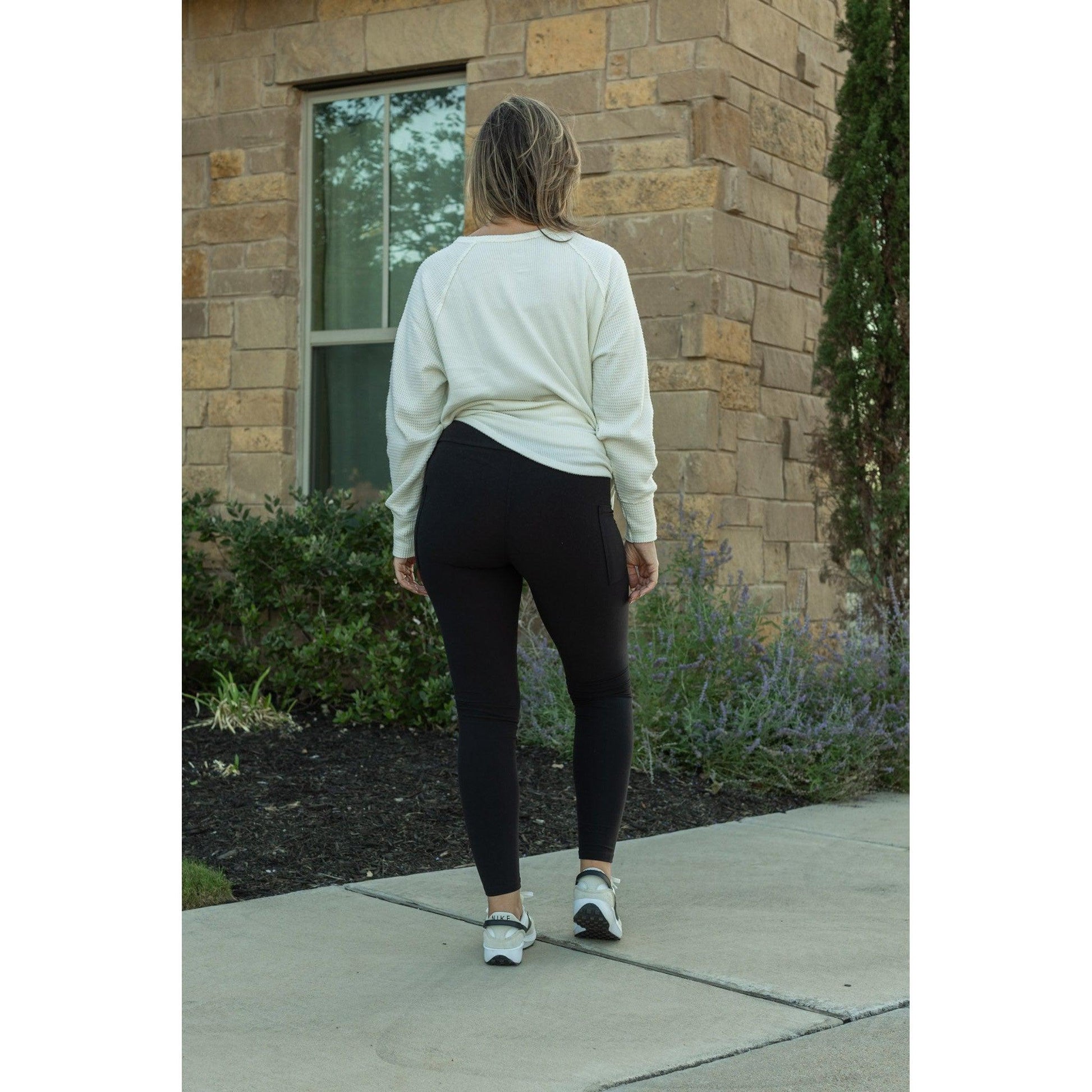 Women’s black fleece-lined leggings for winter warmth