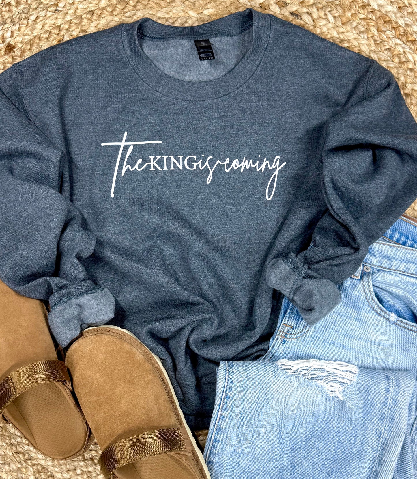 The King Is Coming Faith Graphic Tee | Gildan